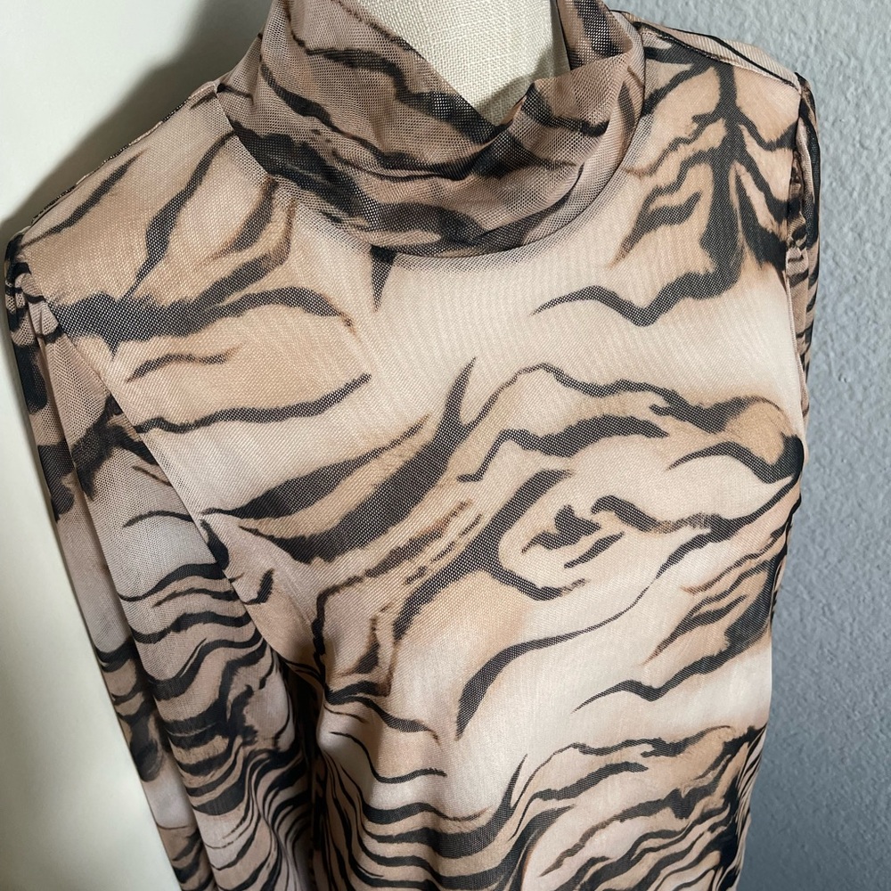 Stylish Animal Print Women's Top - Picture 2 of 10